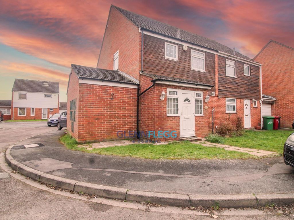 3 bed property to rent in Rochfords Gardens, Slough SL2 Zoopla