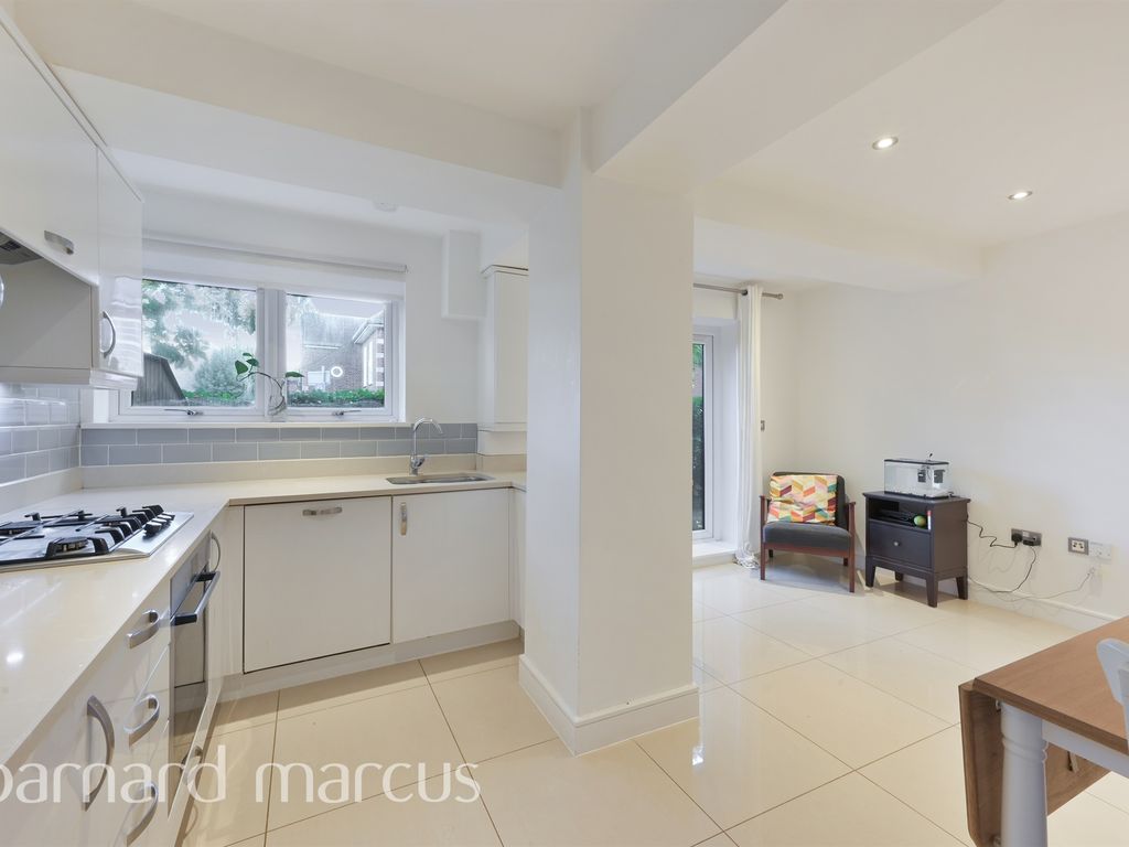 2 bed flat for sale in Coombe Road, New Malden KT3, £450,000 Zoopla