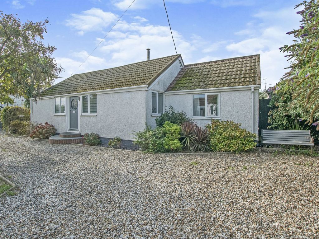 3 bed detached bungalow for sale in Four Acres Estate, Hemsby, Great