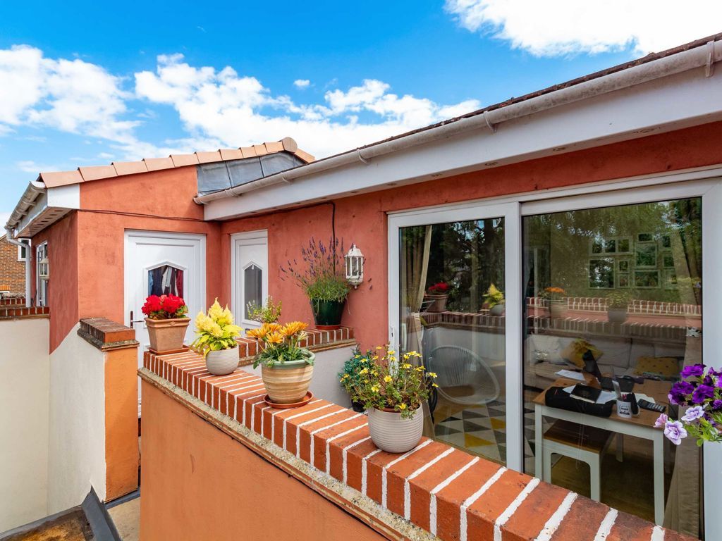 1 bed flat for sale in Brewster Place, Kingston Upon Thames KT1, £