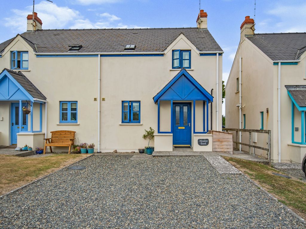 3 bed semidetached house for sale in Green Meadow Close, Marloes