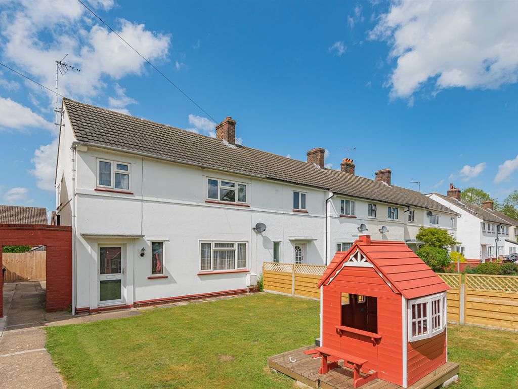 3 bed end terrace house for sale in The Crescent, Pitstone, Leighton