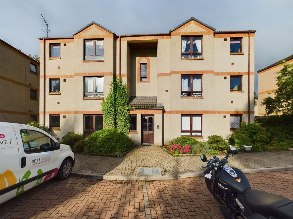 2 bed flat for sale in Station Road, Dingwall IV15, £95,000 Zoopla