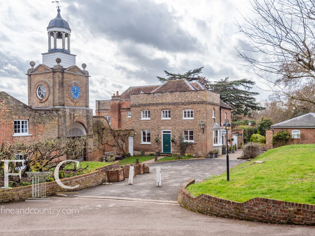 2 bed mews house for sale in Wormleybury, Broxbourne, Hertfordshire