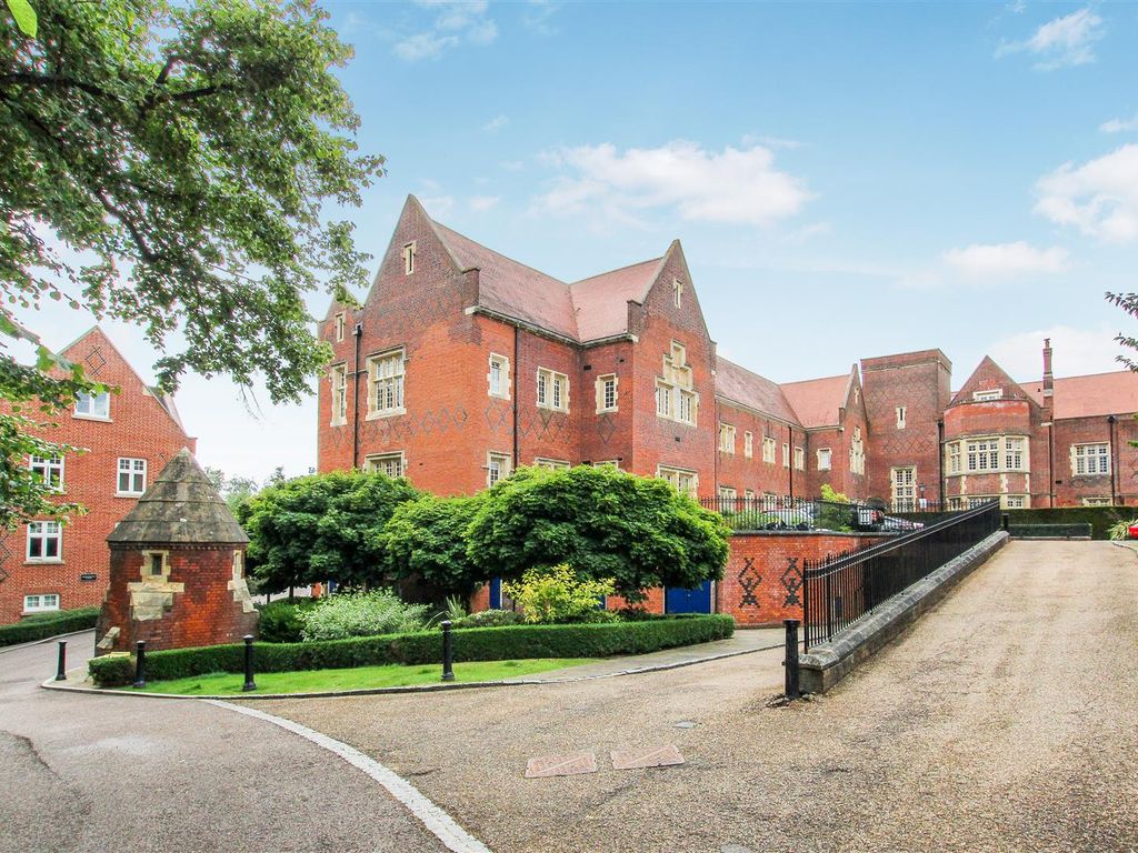 3 bed flat for sale in The Galleries, Warley, Brentwood CM14 Zoopla