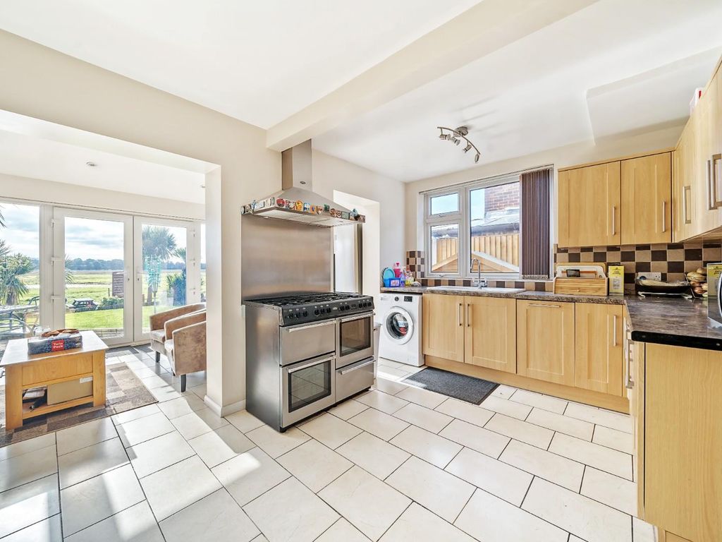 4 bed property for sale in Queens Road, Eton Wick, Windsor SL4, £