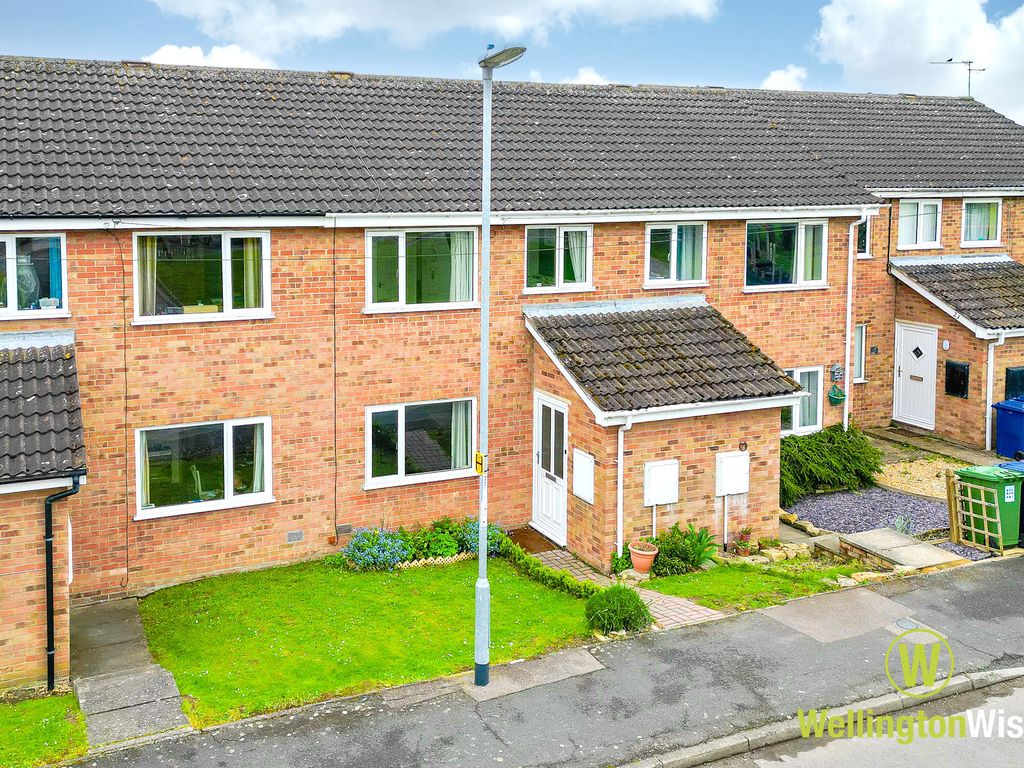 3 bed terraced house for sale in Bramble End, Alconbury, Huntingdon