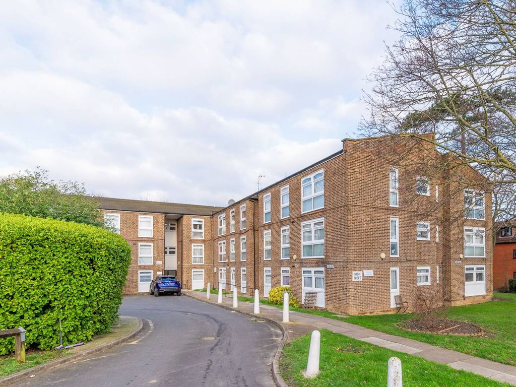 2 bed flat for sale in Epsom Road, Morden Park, Sutton SM3, £325,000