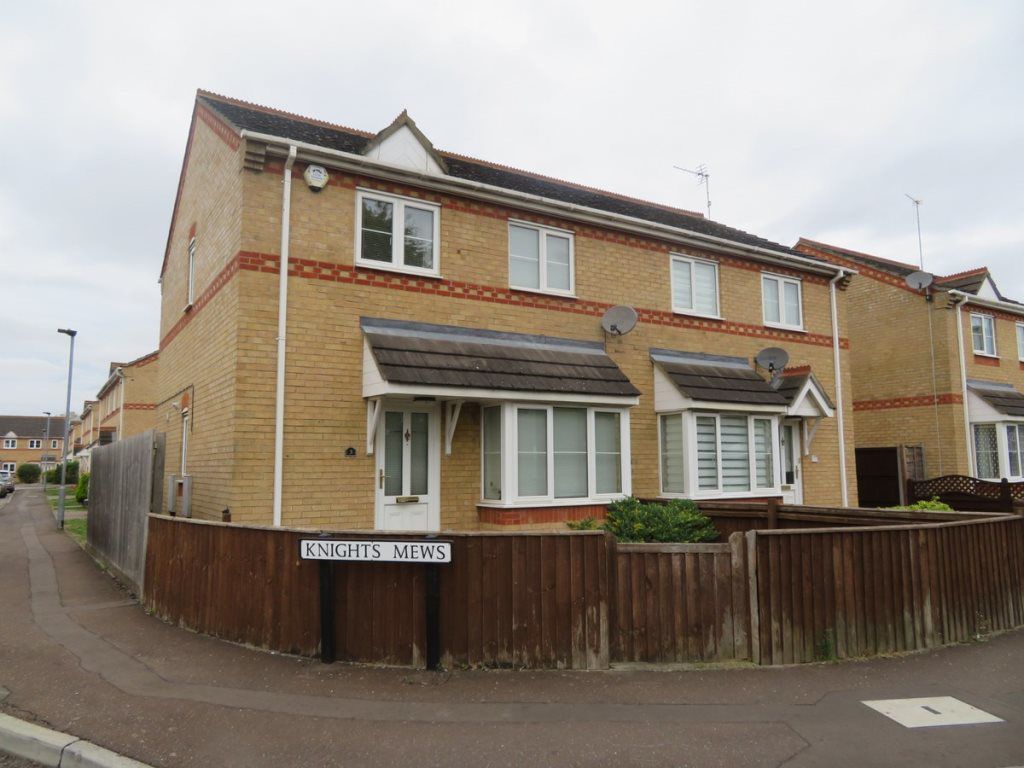 3 bed semidetached house to rent in Knights Mews, Peterborough PE2