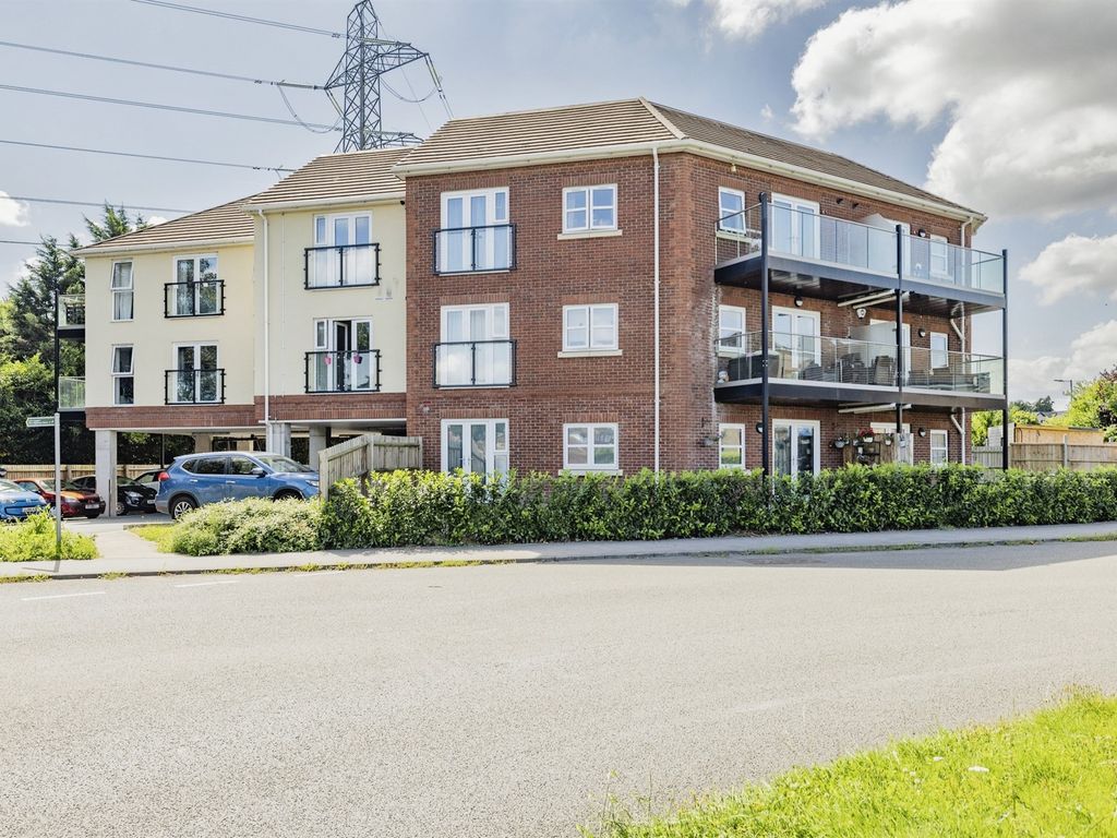 1 bed flat for sale in Park Avenue, Bushey WD23, £128,250 Zoopla