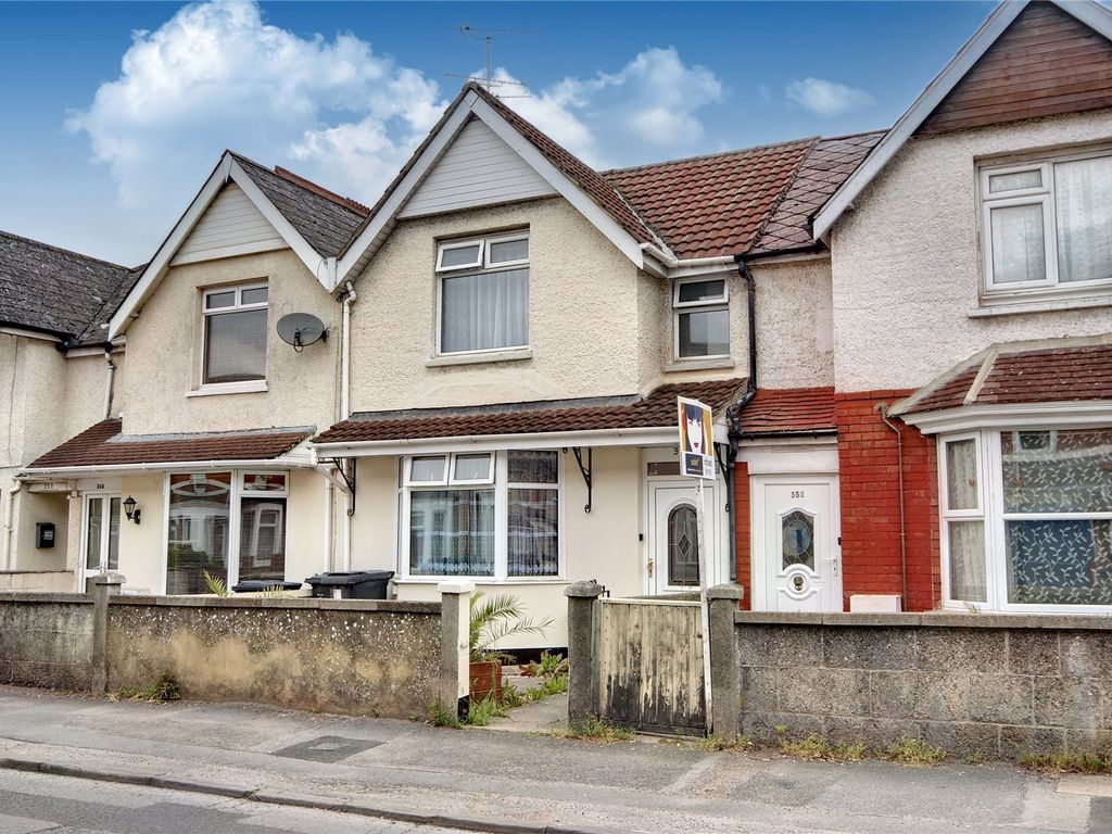 3 bed terraced house for sale in Ferndale Road, Swindon, Wiltshire SN2