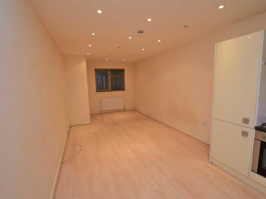 Studio to rent in Finchley Road, London NW11, £1,325 pcm Zoopla