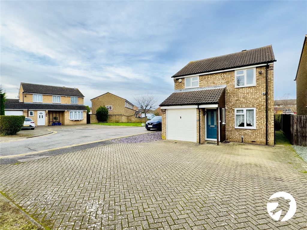 3 bed detached house for sale in Greenacre Close, Swanley, Kent BR8, £
