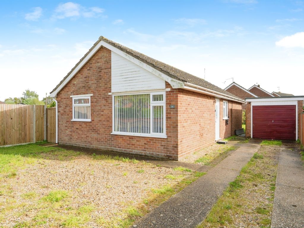 3 bed detached bungalow for sale in North Park, Fakenham NR21, £325,000