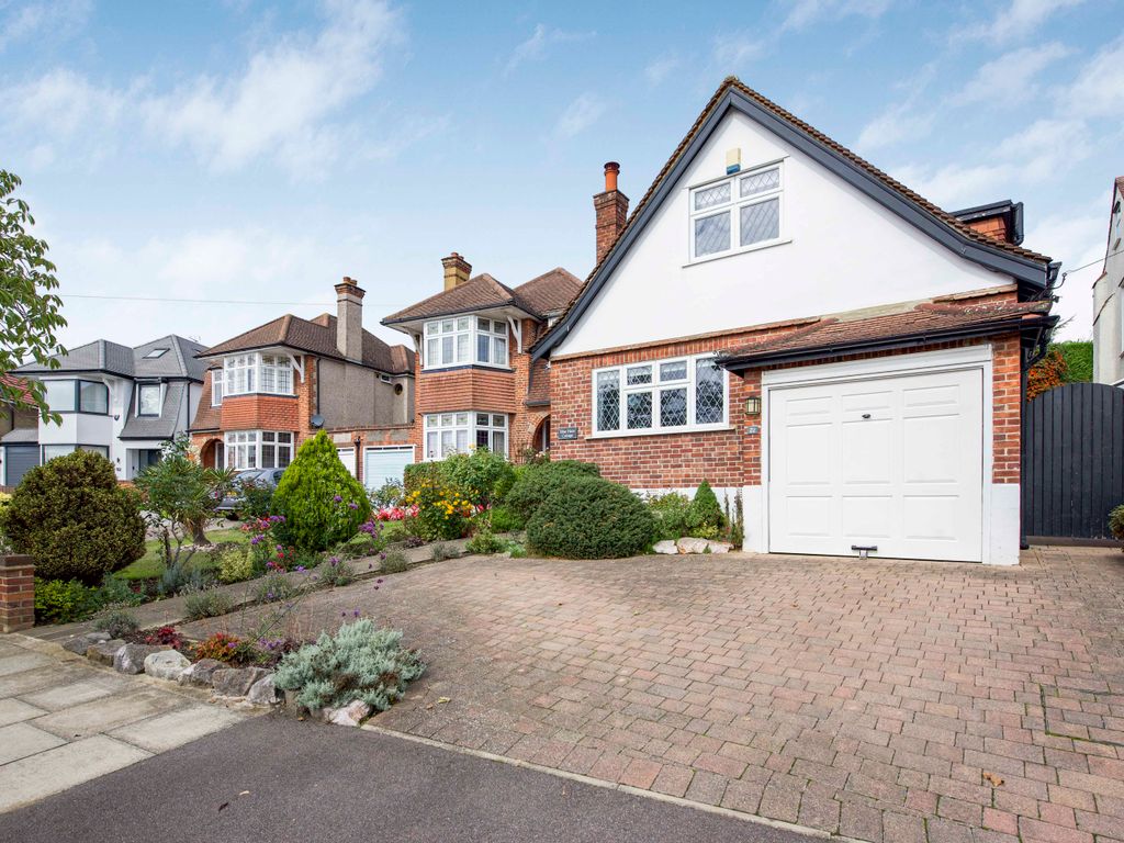 3 bed detached house for sale in Highfield Avenue, Pinner HA5, £800,000