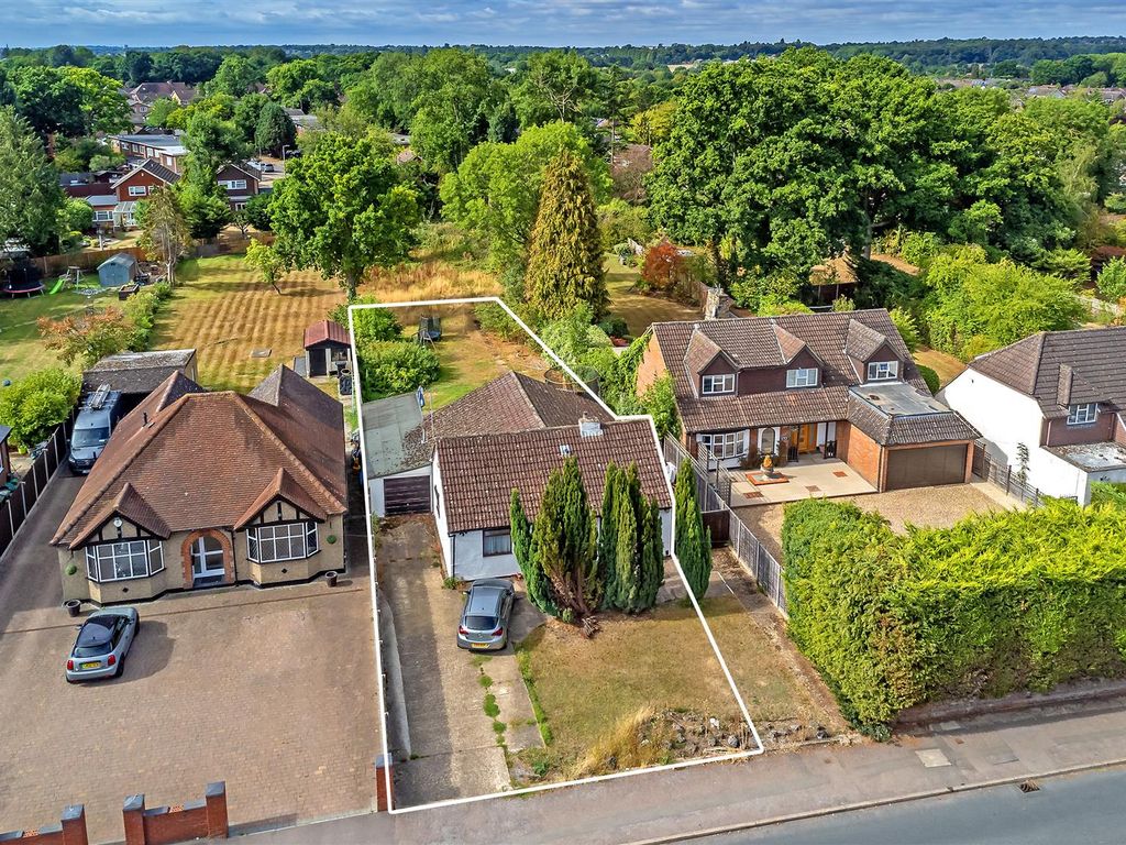 3 bed detached bungalow for sale in Oakwood Road, Bricket Wood, St