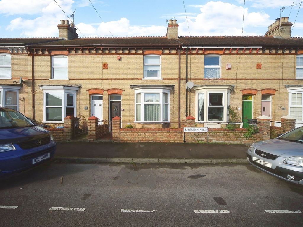 2 bed terraced house for sale in Eastleigh Road, Taunton TA1, £210,000