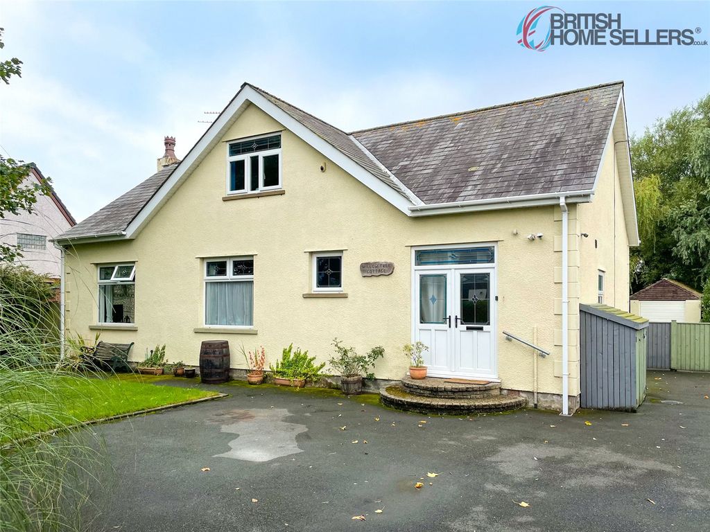 4 bed detached house for sale in Rosslyn Avenue, Preesall, PoultonLe