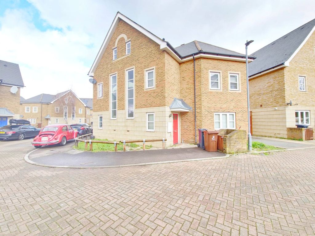 3 bed semidetached house to rent in Simmons Drive, Dagenham RM8 Zoopla