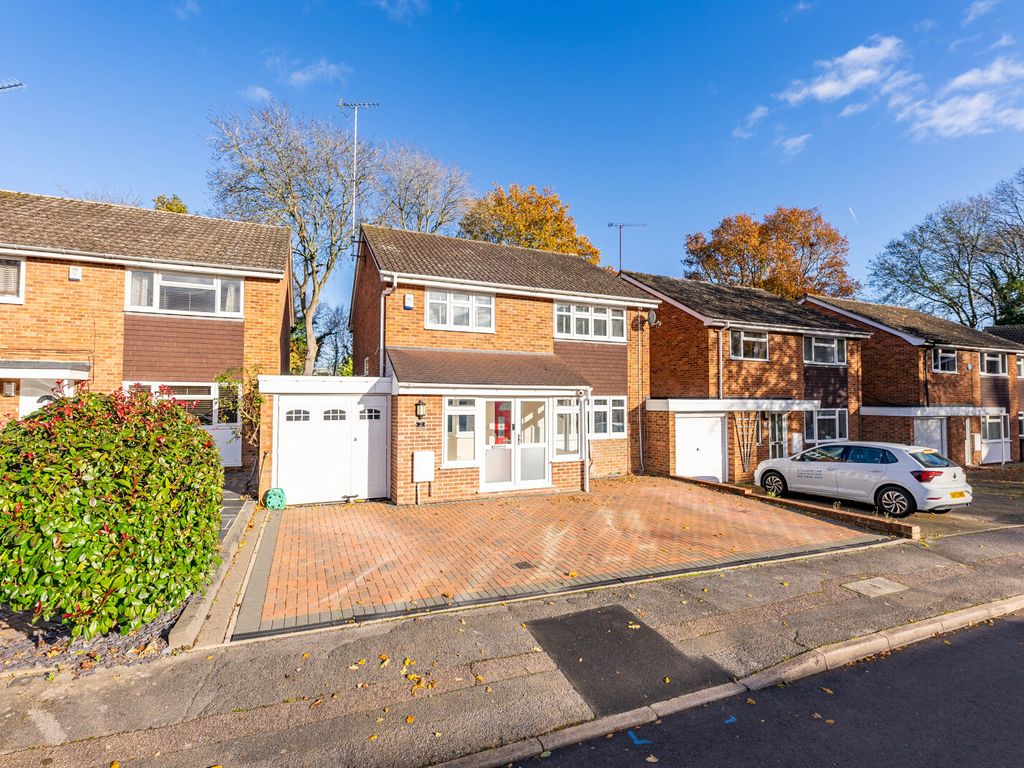 4 bed linkdetached house for sale in Potters Field, St. Albans