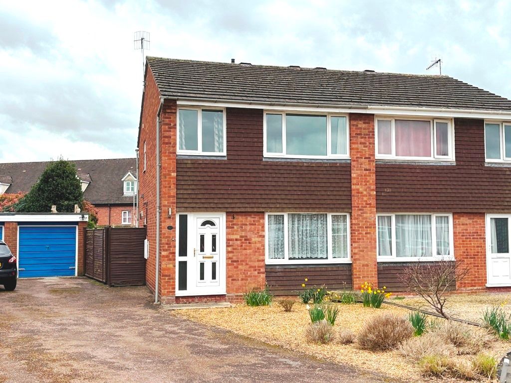 3 bed semidetached house to rent in The Meadows, BidfordOnAvon B50