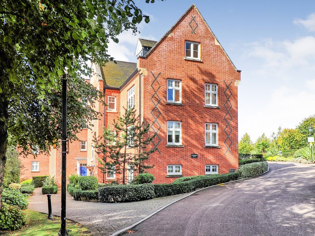 2 bed flat for sale in Nightingale Court, The Galleries, Brentwood