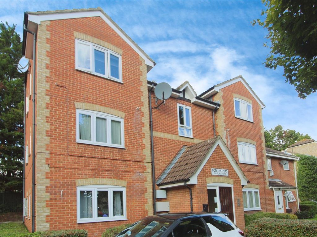 2 bed flat for sale in Maplin Park, Langley, Slough SL3, £200,000 Zoopla