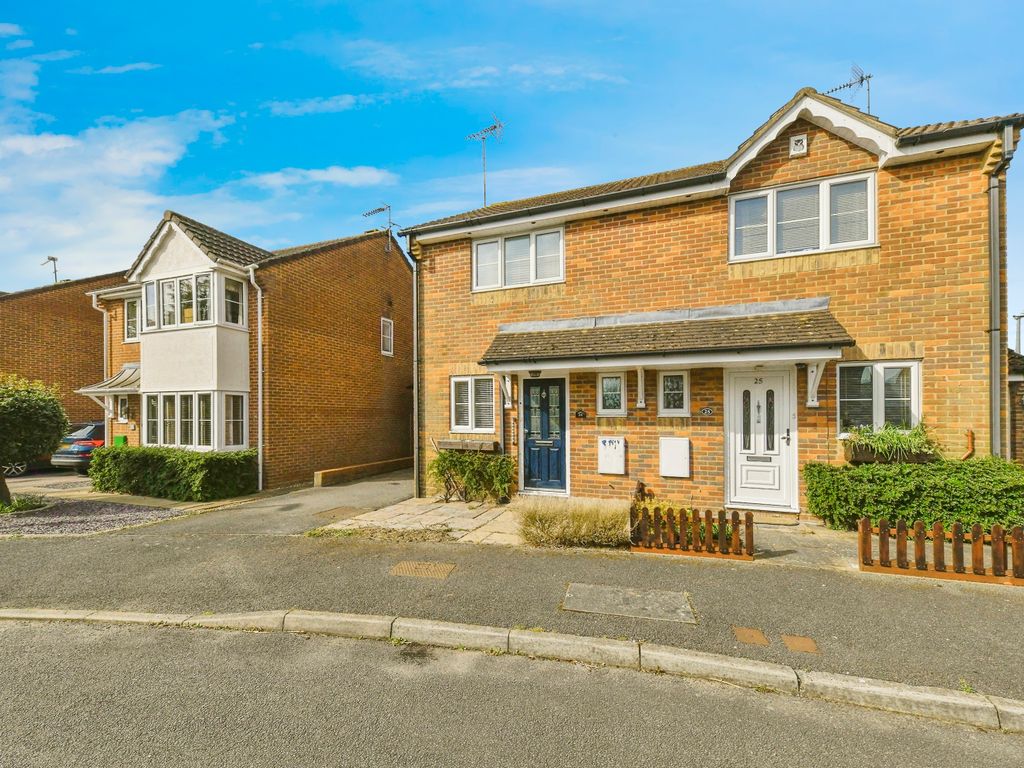 2 bed semidetached house for sale in Knights Templars Green, Stevenage