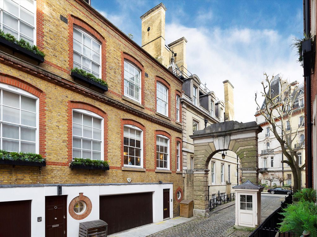 Grosvenor Gardens Mews North, London SW1W  