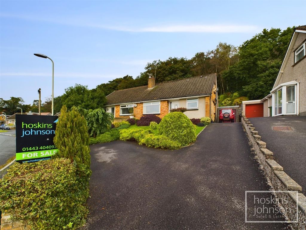 4 bed semidetached bungalow for sale in Whiterock Avenue, Pontypridd