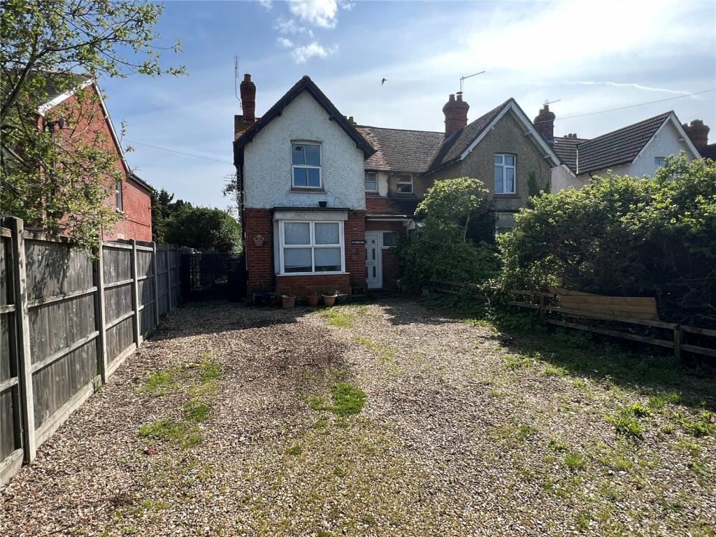 3 bed semidetached house for sale in Basingstoke Road, Three Mile