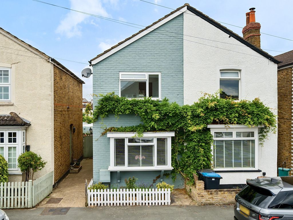 3 bed semidetached house for sale in Binfield Road, Byfleet KT14, £