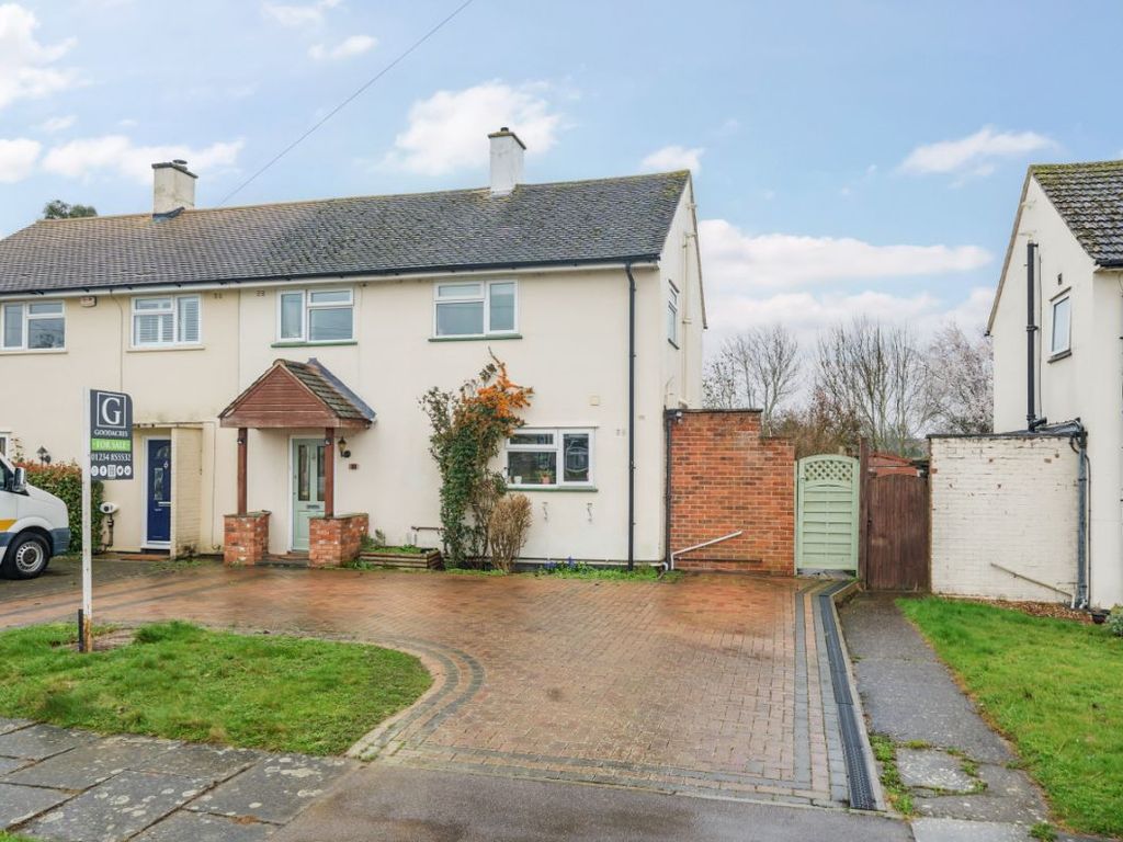 3 bed semidetached house for sale in Highbury Grove, Clapham, Bedford