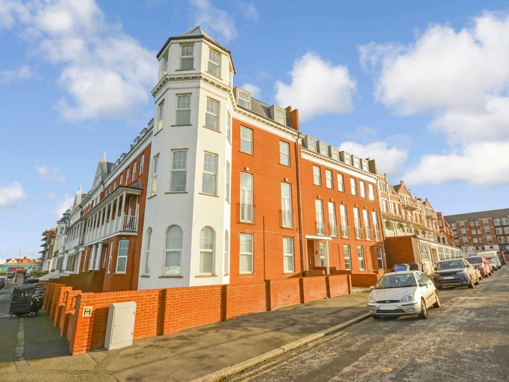 2 bed flat for sale in Lewis Crescent, Cliftonville, Margate, Kent CT9