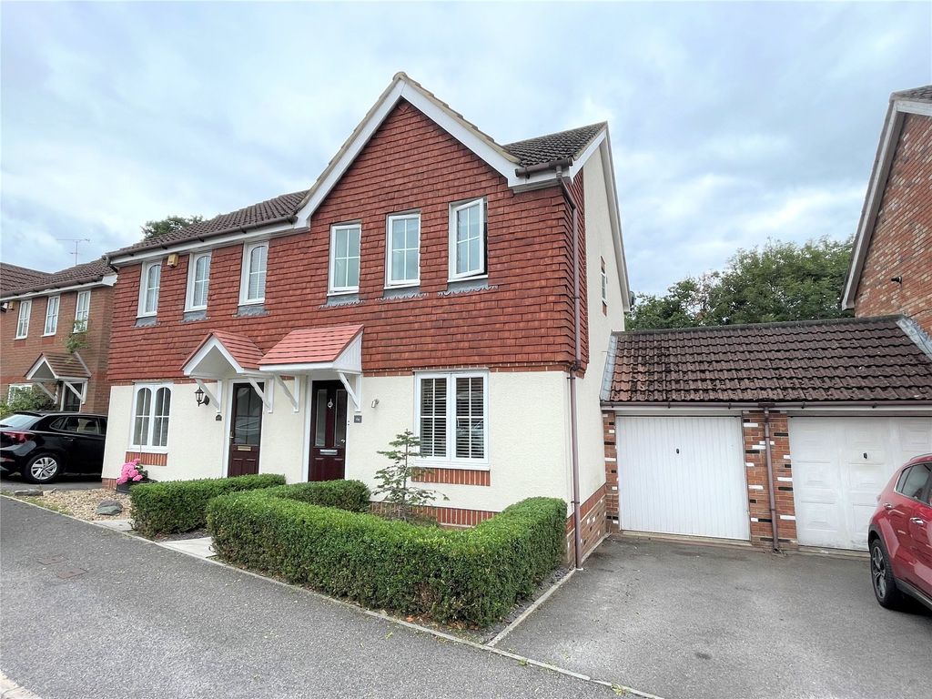 3 bed semidetached house for sale in Hebbecastle Down, Warfield