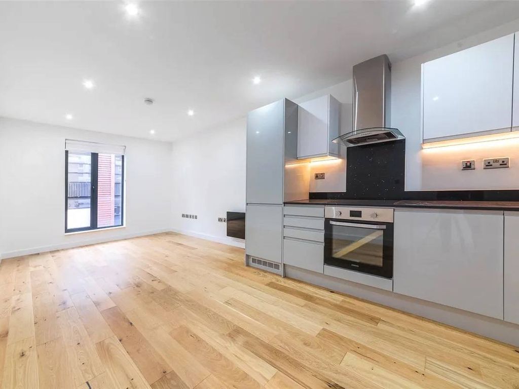 2 bed flat to rent in Acacia Grove, New Malden KT3, £1,700 pcm Zoopla