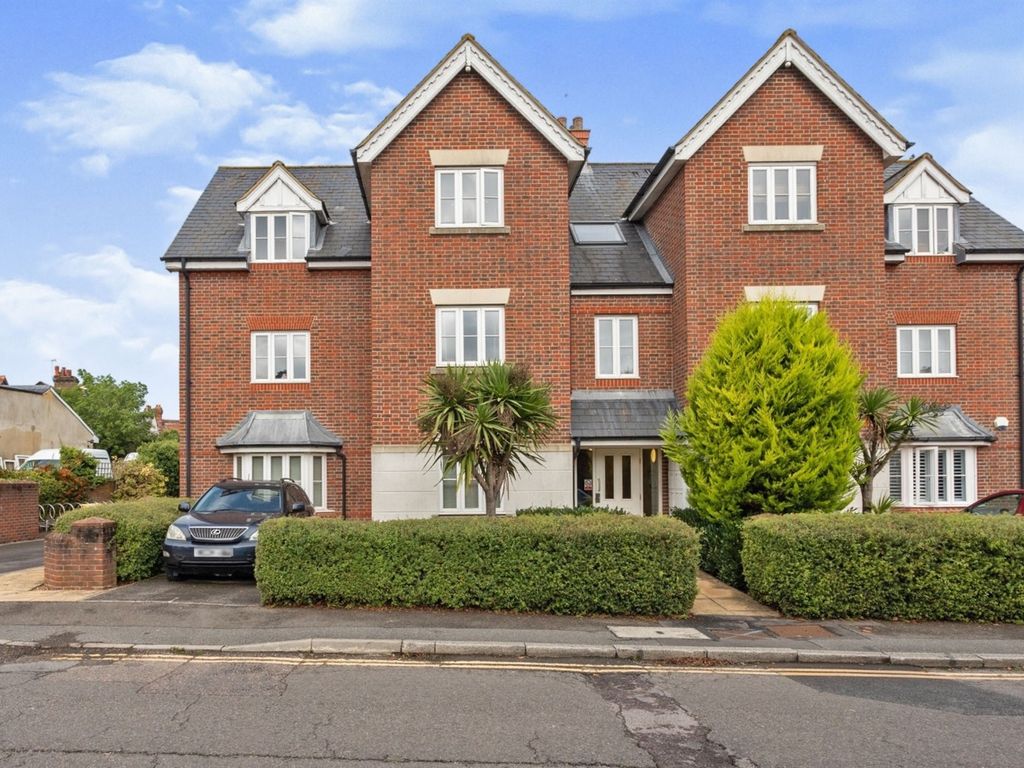 2 bed flat for sale in Station Road, Merstham, Redhill RH1 Zoopla