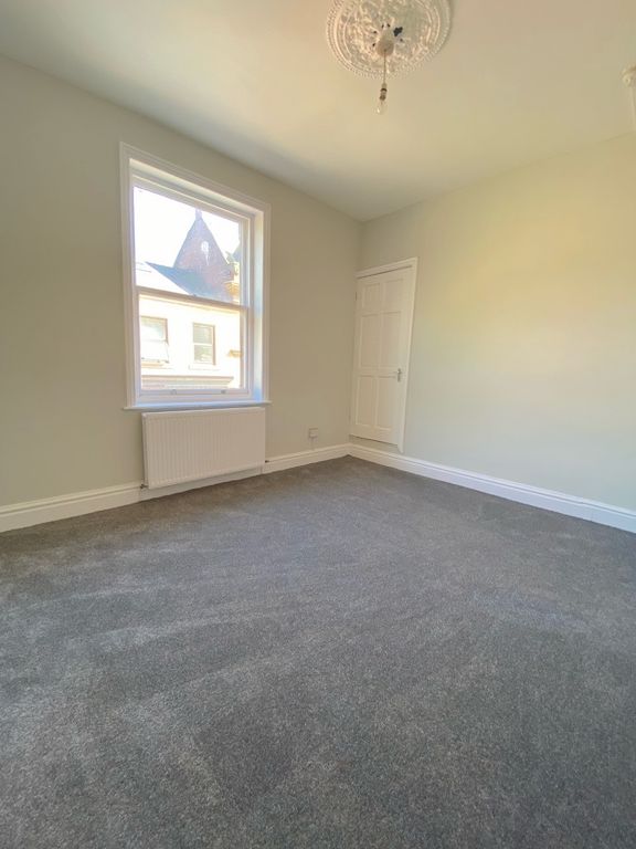 Studio to rent in Burnley Road East, Rossendale BB4, £500 pcm Zoopla