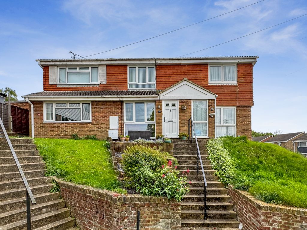 2 bed terraced house for sale in Nightingale Close, Rainham, Gillingham