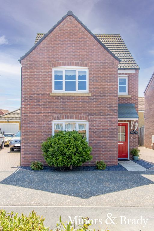 4 bed detached house for sale in Lime Avenue, Oulton, Lowestoft NR32