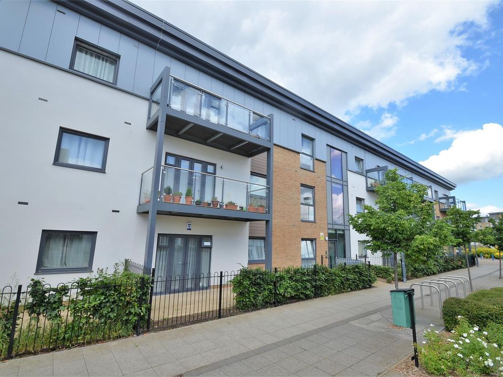 2 bed flat to rent in Clovelly Court, Wintergreen Boulevard, West