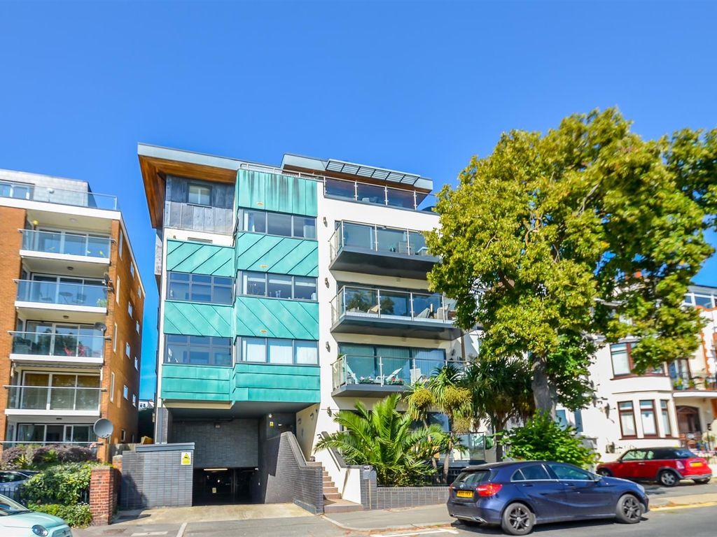 2 bed flat for sale in Grand Parade, LeighOnSea SS9, £375,000 Zoopla