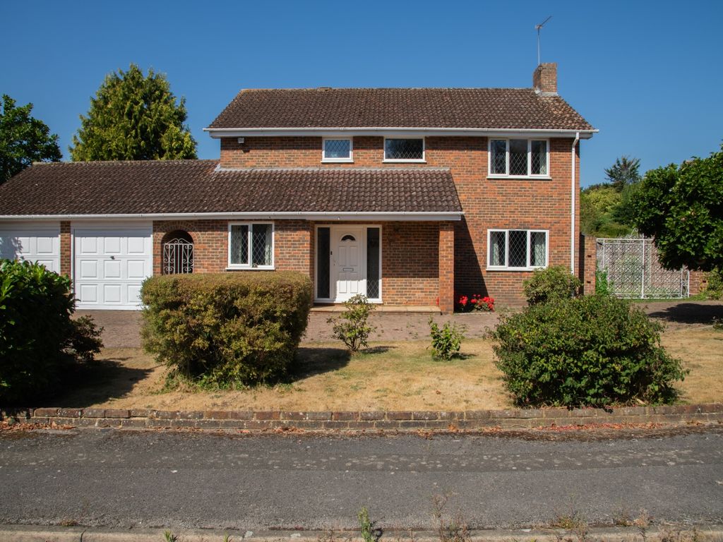4 bed detached house for sale in Bulkeley Close, Englefield Green