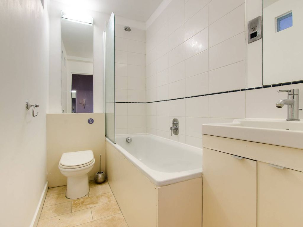 1 bed flat to rent in Fernlea Road, Balham, London SW12, £1,700 pcm