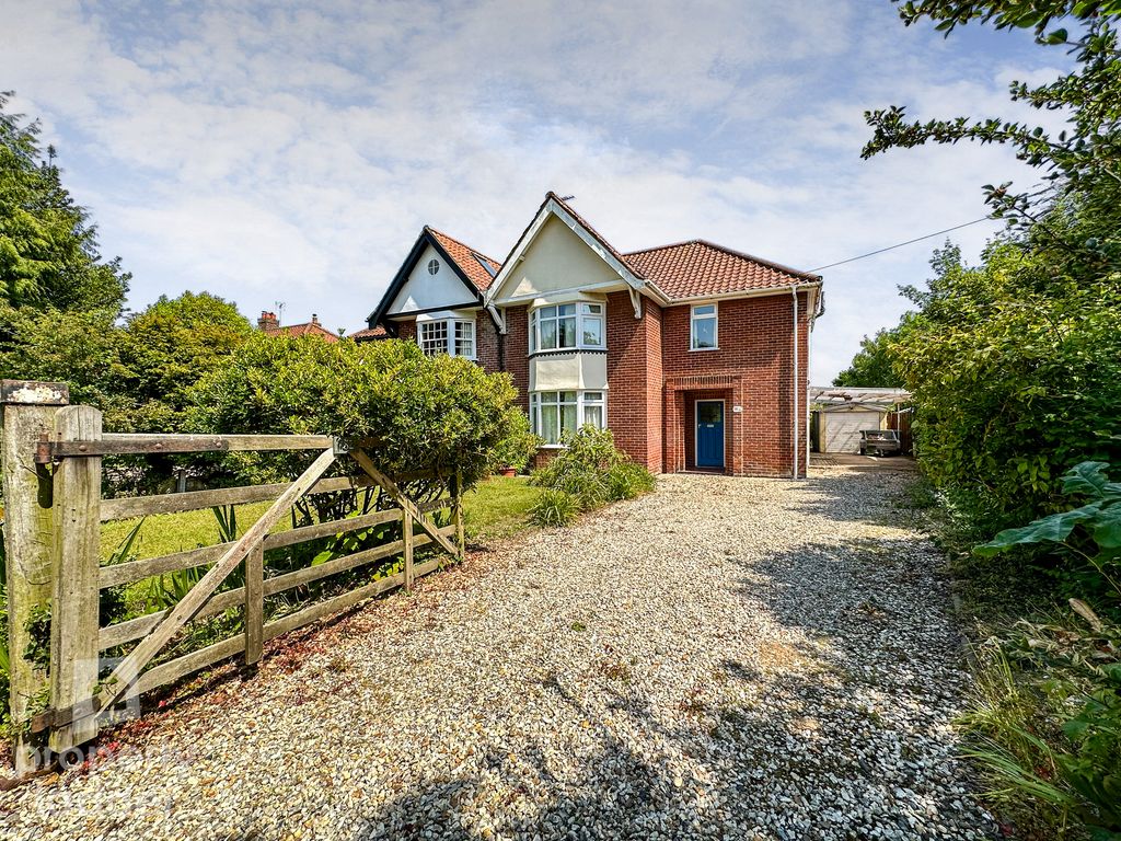 3 bed semidetached house for sale in Spixworth Road, Old Catton