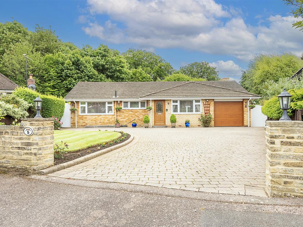 3 bed detached bungalow for sale in Ashcroft Close, Harpenden AL5, £