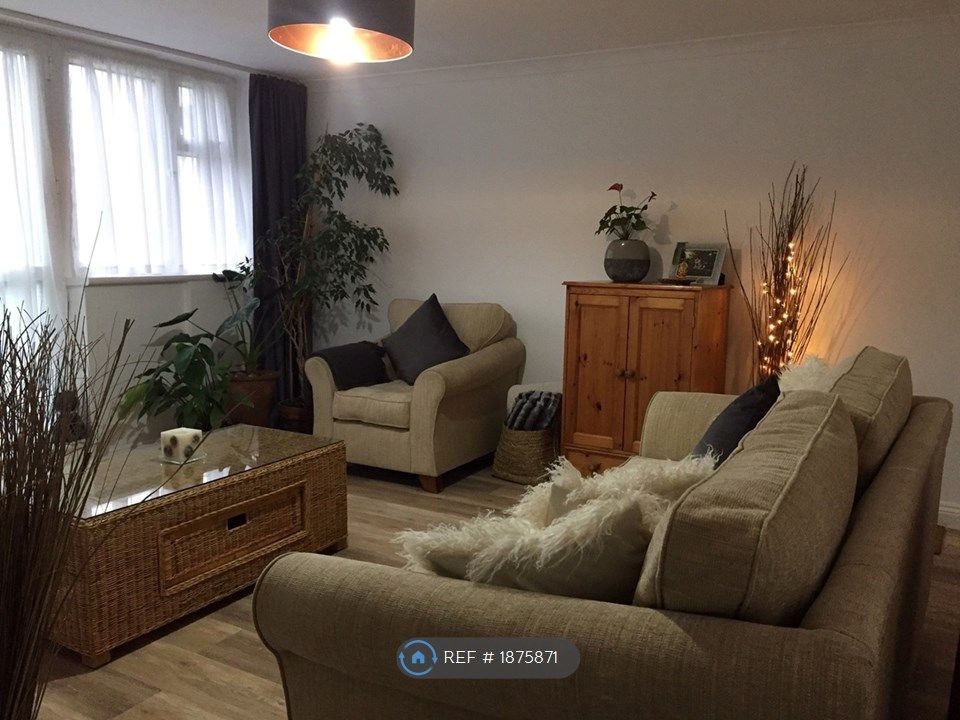 2 bed flat to rent in Warwick Road, Keynsham, Bristol BS31, £1,100 pcm