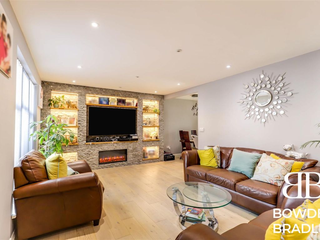 3 bed semidetached house for sale in Brocket Way, Chigwell IG7 Zoopla