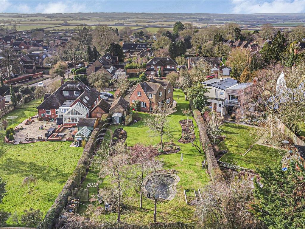 3 bed detached house for sale in Chilton Road, Long Crendon, Aylesbury