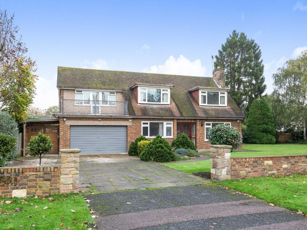 4 bed detached house for sale in Fairgreen East, Hadley Wood